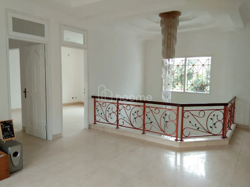 Dijual Rumah 2 lt, nuansa Bali, Telaga Golf, Sawangan, depok — foto 1 dari 4