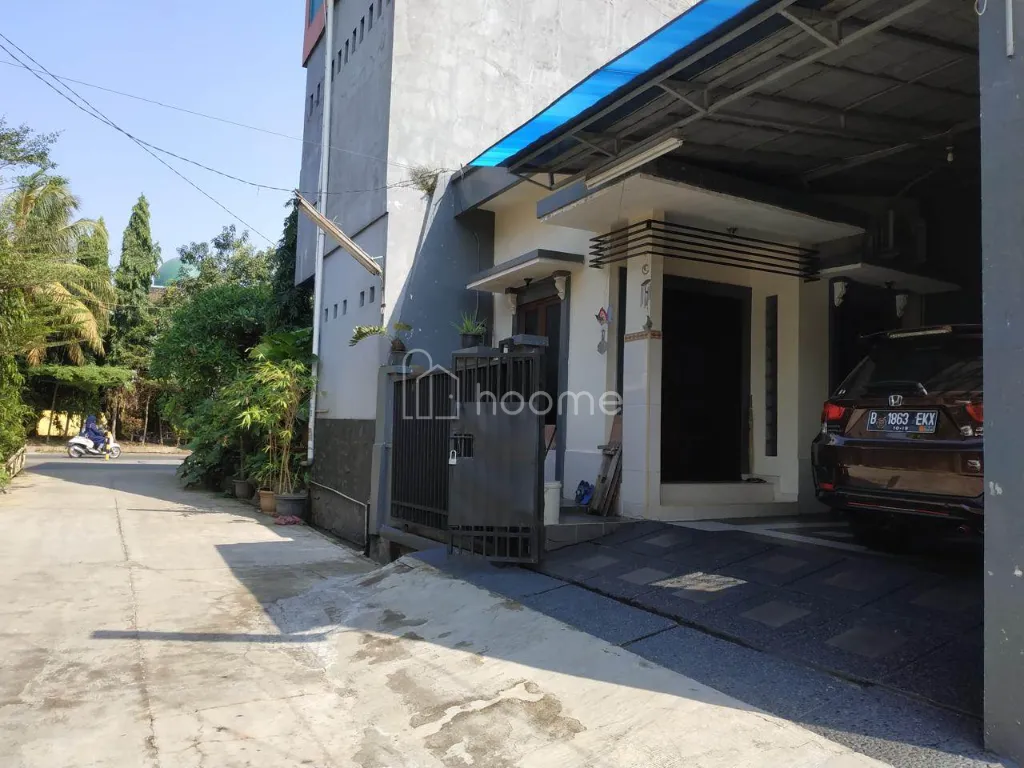 Dijual Rumah Rumah 2 Lantai Strategis Dijual Cepat, SHM — foto 1 dari 4