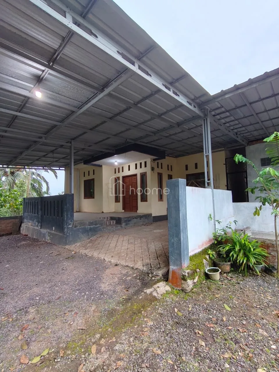 Dijual Rumah dengan pekarangan luas — foto 3 dari 3
