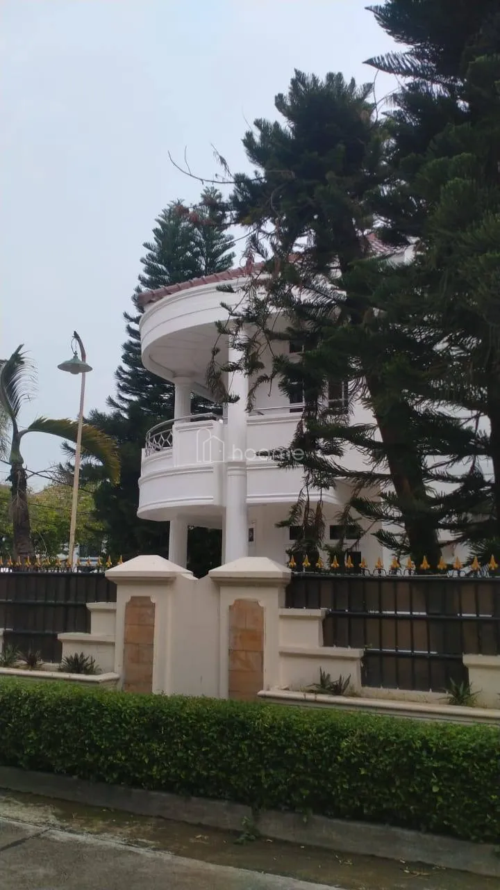 Dijual Rumah Dijual rumah mewah 2 lantai full AC lengkap isinya — foto 1 dari 4