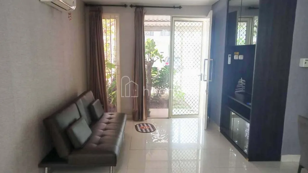 Disewa Rumah GRAND PAKUWON CLUSTER ADELAIDE FURNISH SURABAYA — foto 3 dari 4