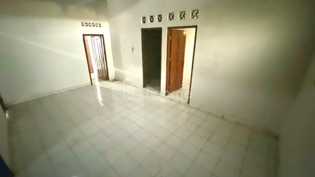 Disewa Rumah 5 Kamar Tidur - Dalam Kota Jogja - Parkiran Luas — foto 4 dari 4