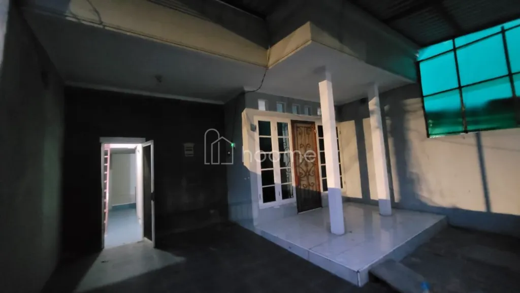 Dijual Rumah sertifikat SHM, lokasi sangat strategis, Jakbar — foto 3 dari 4