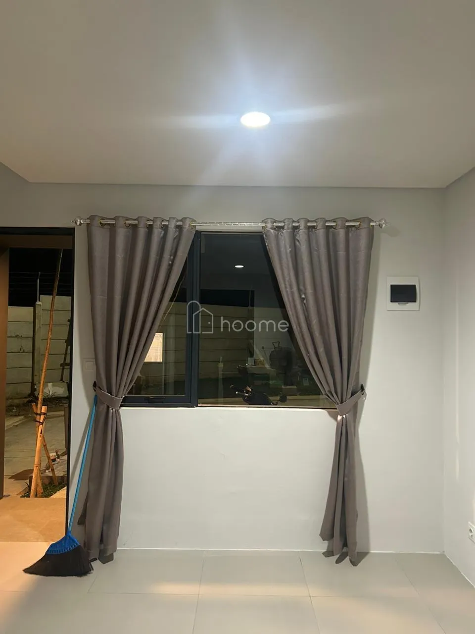 Disewa Rumah Disewakan Rumah di Cluster XYZ Lippo Cikarang — foto 3 dari 4