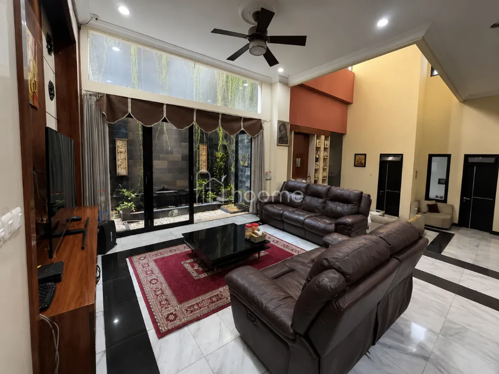 Dijual Rumah 2 Lantai Furnished Siap Huni di Jatiwaringin Asri — foto 1 dari 4