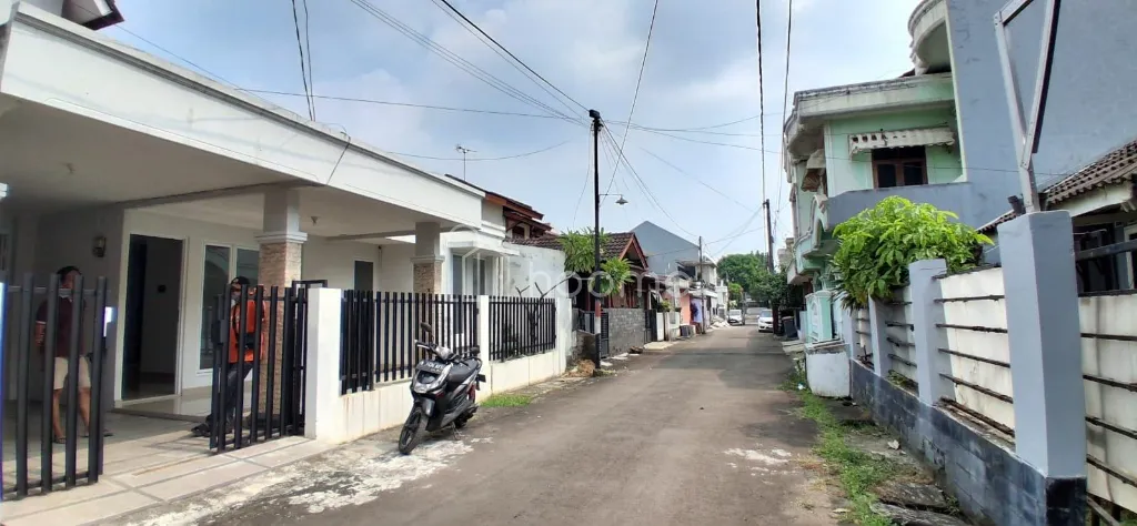 Dijual Rumah DALAM KOMPLEK JATIWARINGIN PONDOK GEDE — foto 4 dari 4