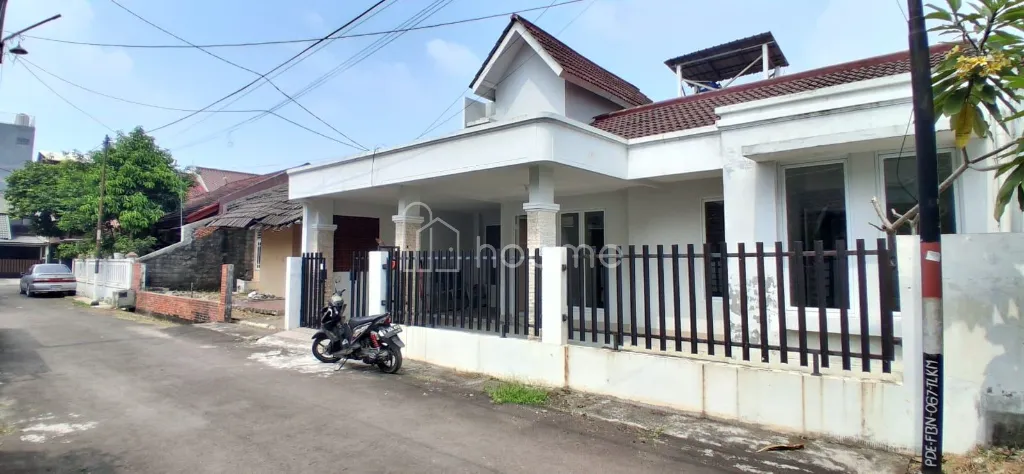 Dijual Rumah DALAM KOMPLEK JATIWARINGIN PONDOK GEDE — foto 3 dari 4