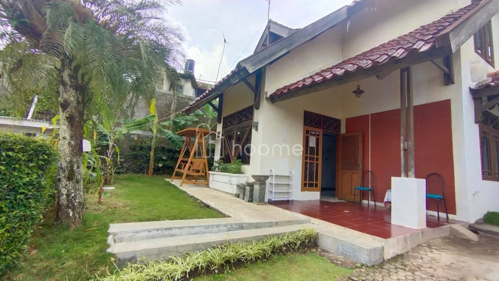 Dijual Rumah villa yang tenang, sejuk, aman & terawat — foto 3 dari 4