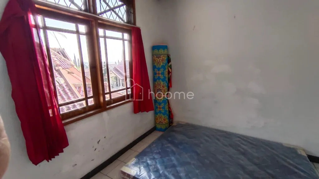 Dijual Rumah villa yang tenang, sejuk, aman & terawat — foto 1 dari 4
