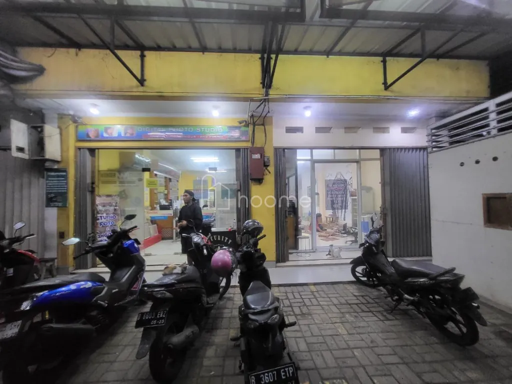 Dijual Ruko Gandeng Strategis di Cibinong, Bogor, 3 lantai SHM — foto 4 dari 4