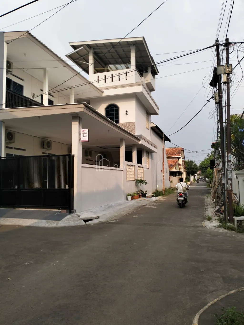 Dijual Kost di Perumahan Batan Indah, Setu, Tangerang Selatan — foto 1 dari 4