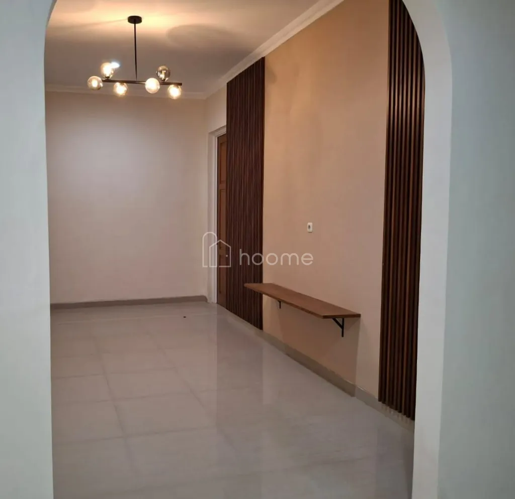 Disewa Rumah Rumah 2 lantai di kawasan Rempoa — foto 1 dari 3