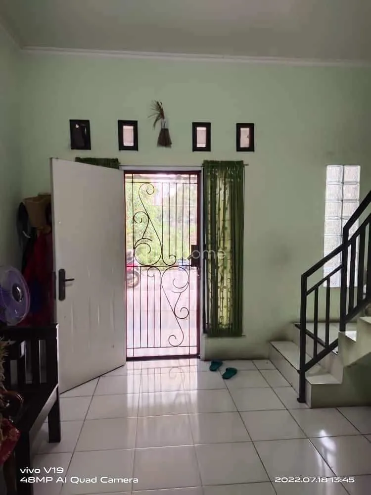 Dijual Rumah Jual Rumah 2 Lantai Tenang di Pojokan — foto 1 dari 4