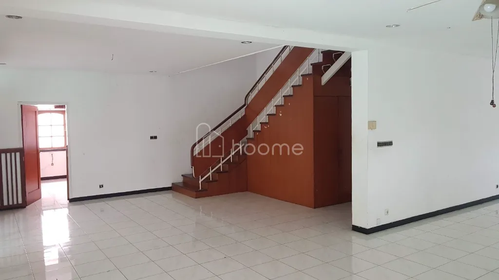 Disewa Rumah Disewakan rumah bisa untuk kantor / klinik — foto 3 dari 4