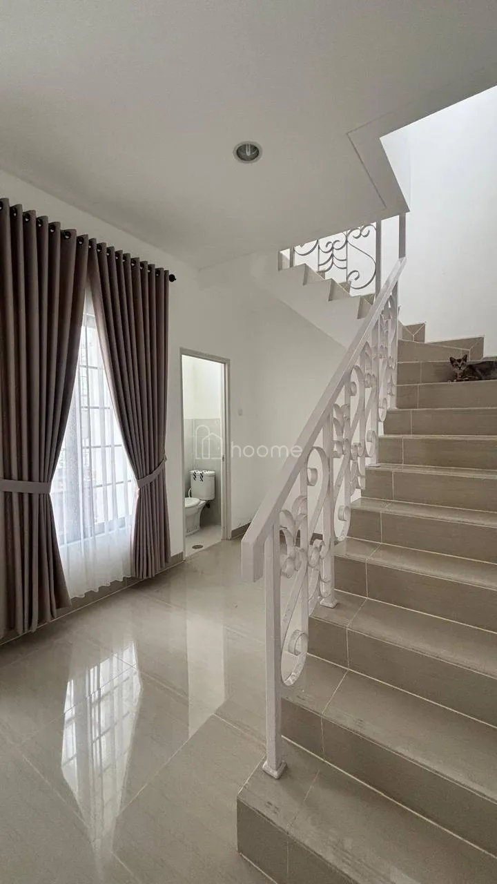 Disewa Rumah 2 LANTAI DI CLUSTER SEVILLA JABABEKA CIKARANG — foto 1 dari 4