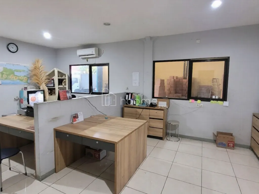 Dijual Gudang Langka 2 Lantai Komplek Margomulyo Jaya Luas Besar — foto 3 dari 4