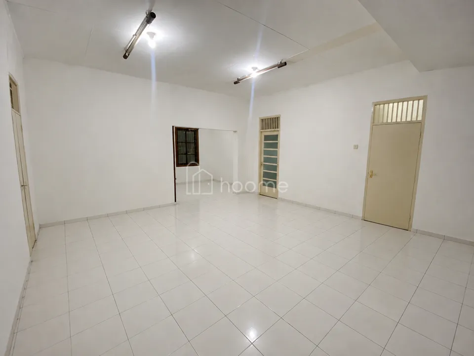 Dijual Rumah Rumah 4 KT LT 300m² Ciputat – 1,8M Nego — foto 1 dari 4