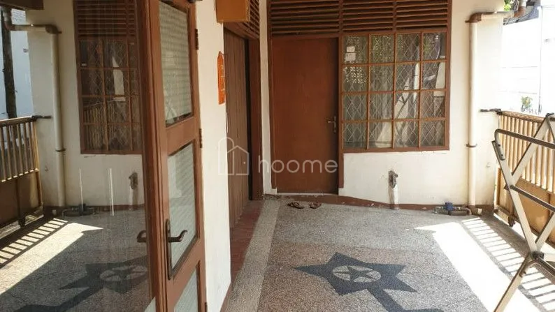 Dijual Rumah Rumah 2 lantai hook hadap barat di Cigadung — foto 1 dari 4