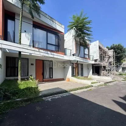 Dijual Rumah 3 Lantai Baru Siap Huni di Cimahi Dekat BORMA — foto 3 dari 4
