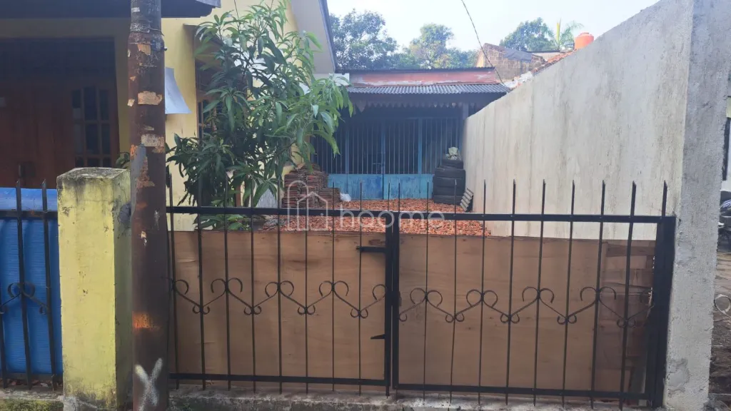 Dijual Rumah Di jual rumah second plus garasi mobil — foto 4 dari 4