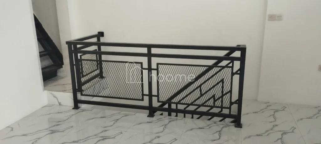 Dijual Rumah Rumah Tinggal 3 Lantai, Bisa untuk Usaha, Kantor  — foto 1 dari 4