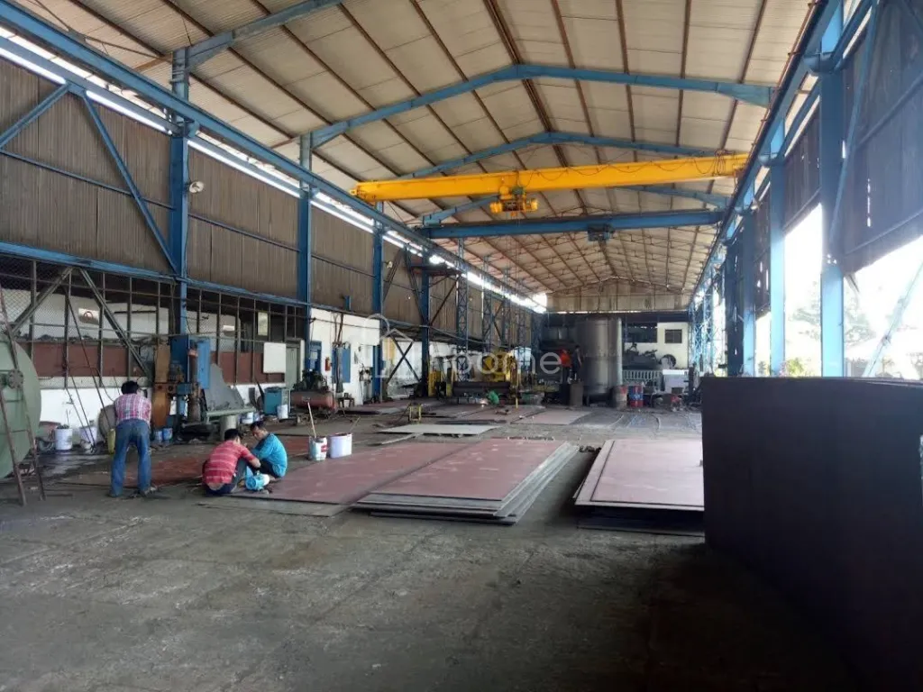 Dijual Gudang Eks Workshop Area Raya Waru Gedangan Strategis — foto 1 dari 4