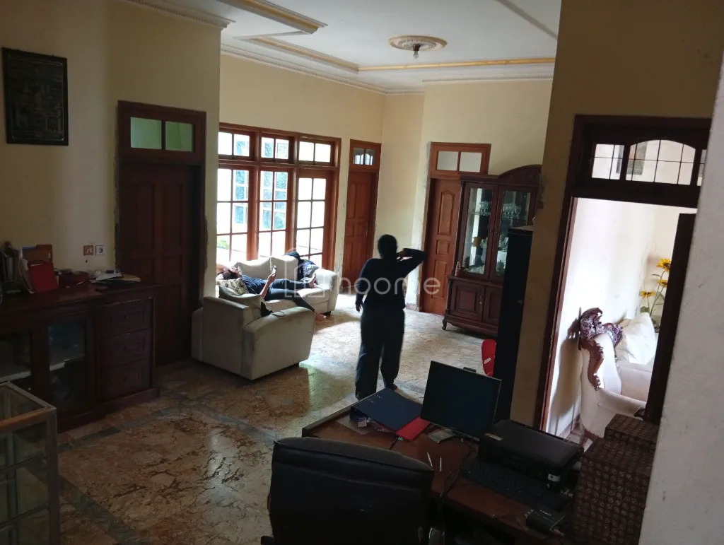 Dijual Rumah Dijual Rumah pinggir jalan besar.................. — foto 1 dari 4