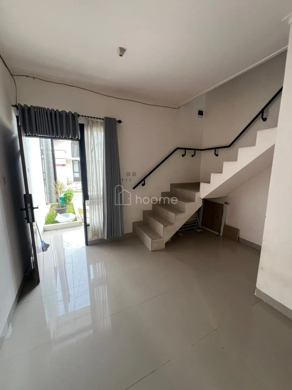 Dijual Rumah (Over Kredit) 2 Lantai Di Gland Ciwastra Park — foto 3 dari 4