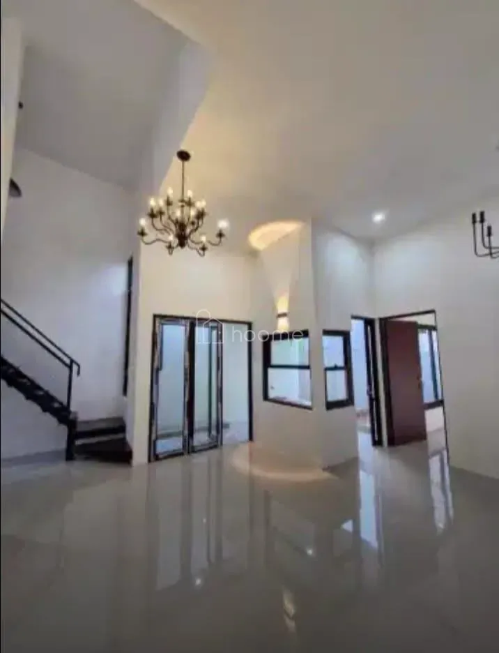 Dijual Rumah Dijual cepat lokasi Strategis — foto 3 dari 4