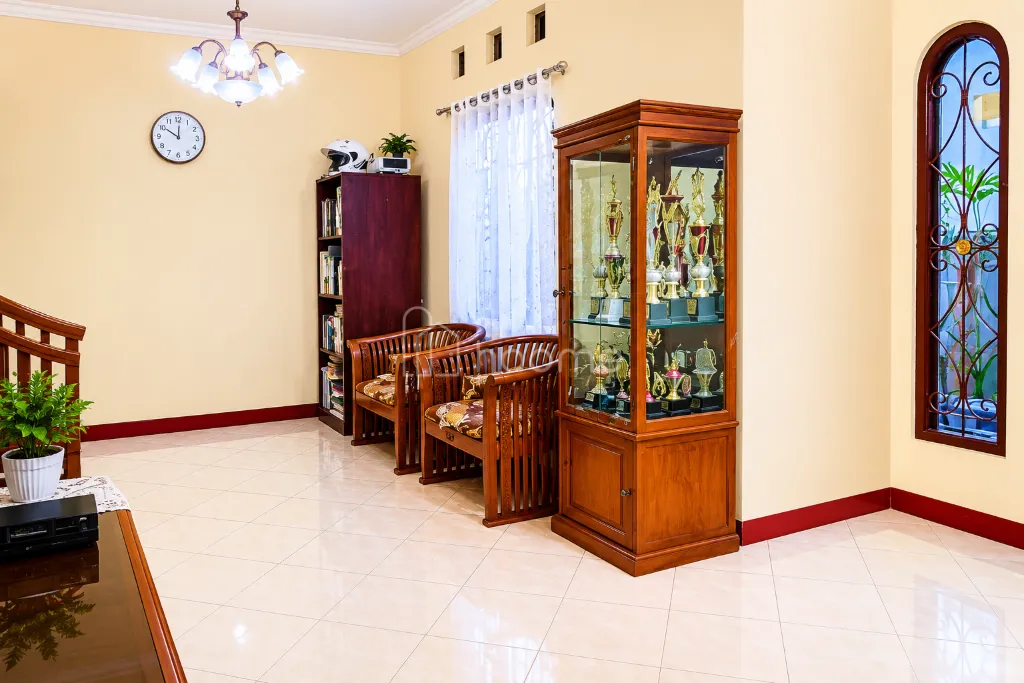 Dijual Rumah Rumah 3 Lantai | 4 KAMAR , NEGO!  — foto 3 dari 4