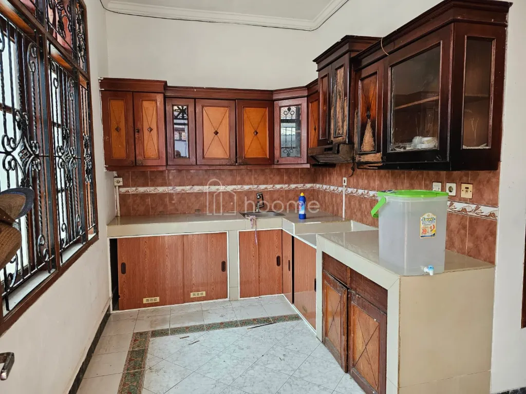 Disewa Rumah Rumah dekat Univ Mercubuana dan exit Toll Jorr — foto 1 dari 4