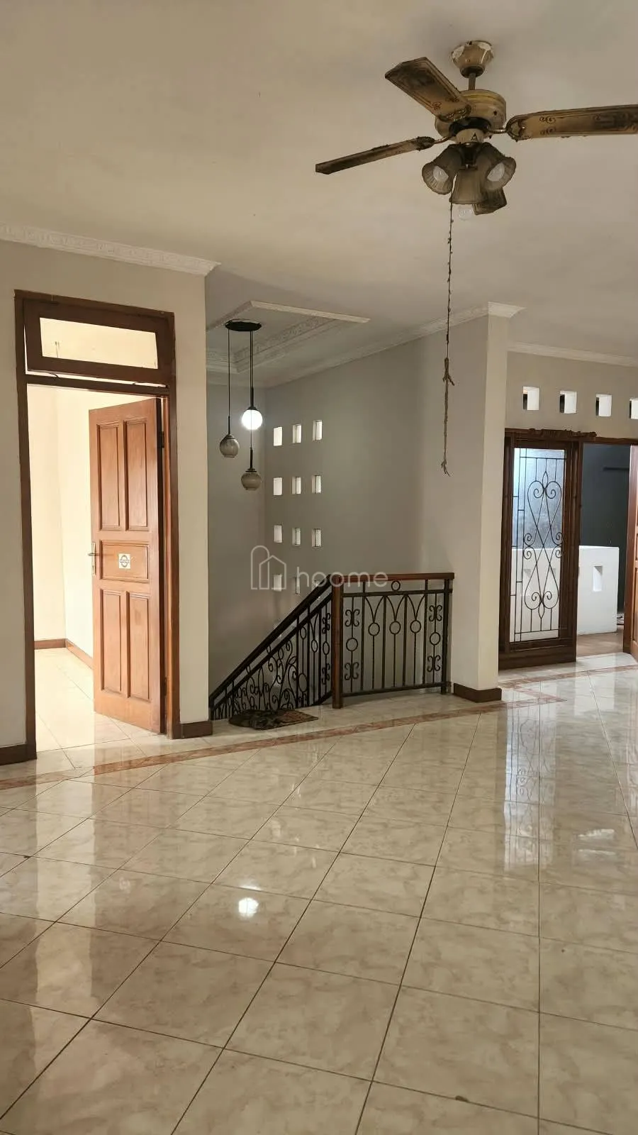 Disewa Rumah luas dalam komplek dan lokasi strategis — foto 3 dari 7