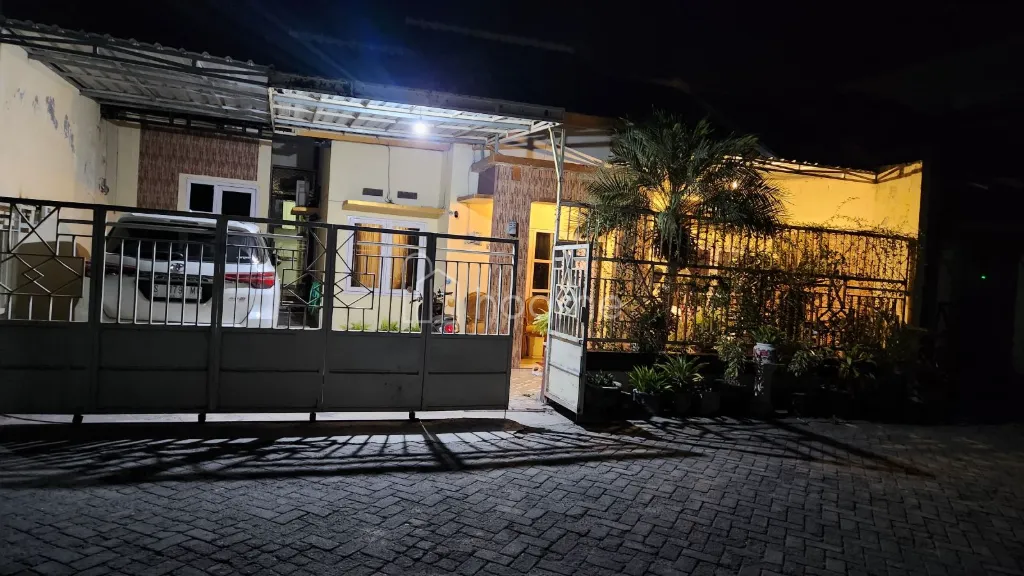 Dijual Rumah Rumah dan isinya  — foto 2 dari 3