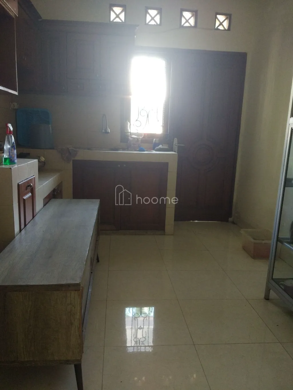 Disewa Rumah Cipondoh Taman Royal 3 Cluster Mahogani — foto 3 dari 4