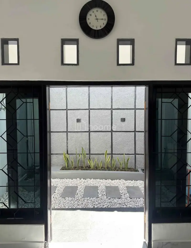 Dijual Rumah Mewah 2 Lantai di Bhuana Raya