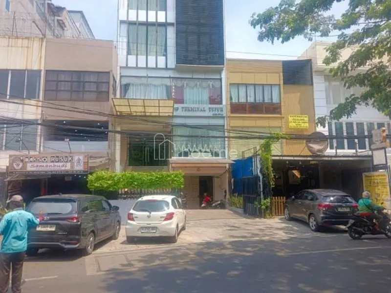Disewa Ruko 5 Unit Bentuk L Strategis di Jakarta Pusat