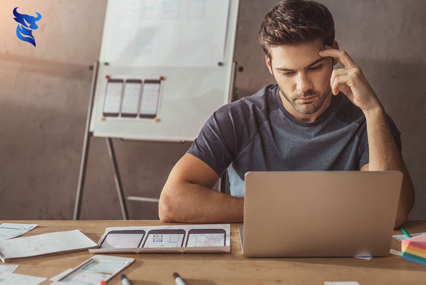 Thiết kế website tự làm so với thuê chuyên gia: lựa chọn nào tốt hơn?
