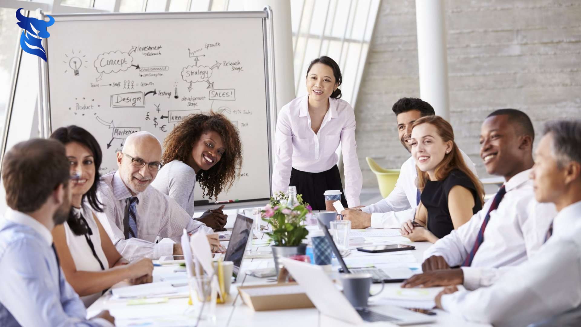 Thiết kế website tự làm so với thuê chuyên gia: lựa chọn nào tốt hơn?
