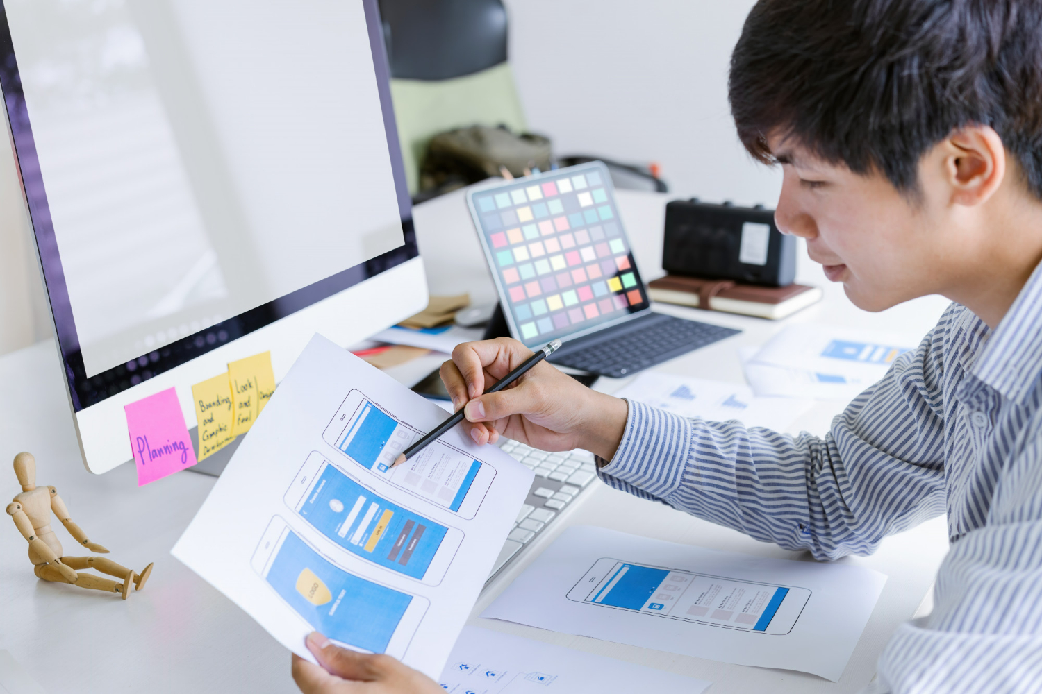 So sánh chi phí thiết kế website: tùy chỉnh vs. Dịch vụ trọn gói