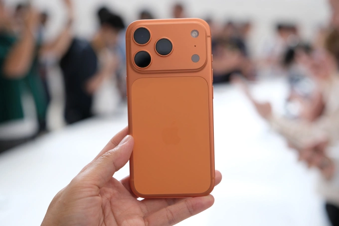 Iphone 17 pro max là iphone có dung lượng pin lớn nhất hiện nay.