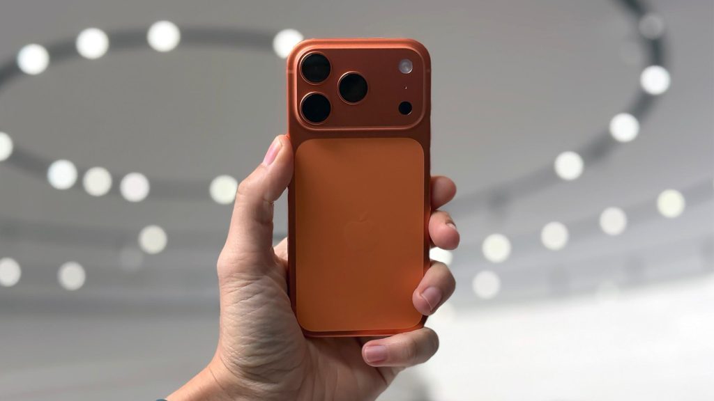 iPhone 17 mở bán sớm tại Việt Nam từ 19/9, giá lên tới 64 triệu đồng 2 Iphone 17 pro tại lễ ra mắt ở apple park