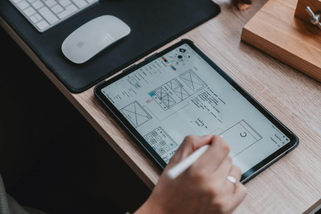 Thiết kế ứng dụng là gì? Hướng dẫn A-Z cho người mới bắt đầu 2 Lap ke hoach thiet ke app 2048x1366 1