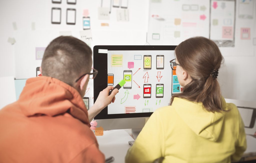 Phát triển Mobile App là gì? Quy trình và những lưu ý quan trọng khi xây dựng Mobile App cho doanh nghiệp 4 Nhóm phát triển cần liên tục theo dõi và điều chỉnh kể cả sau khi ứng dụng được phát hành