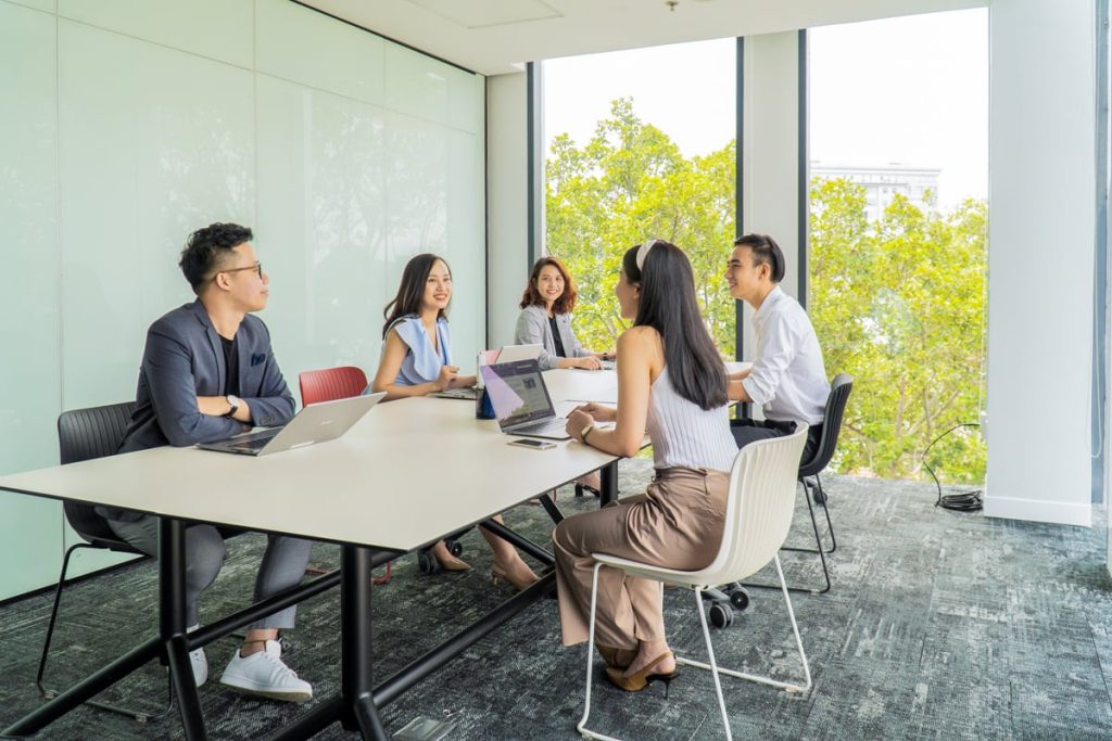 Phỏng vấn ứng viên Gen Z: Nhà tuyển dụng cần “bắt đúng tần số” ra sao? 2 Nhà tuyển dụng nên “chỉnh sóng” như thế nào