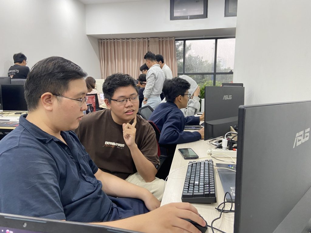Một ngày làm việc của React Native Developer sẽ như thế nào? 4 Trò chuyện giữa các phòng ban