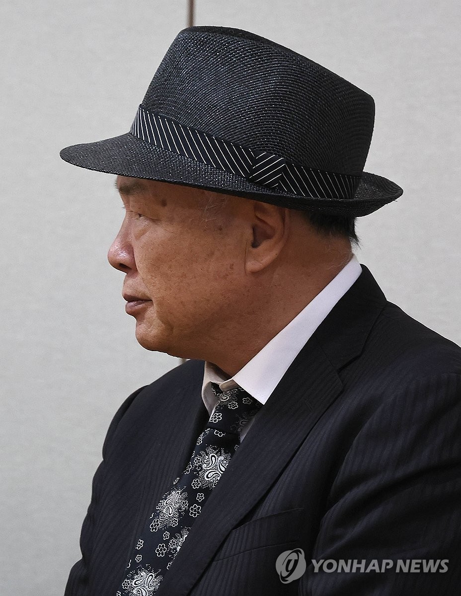 가수 옥희 빈소 지키는 홍수환