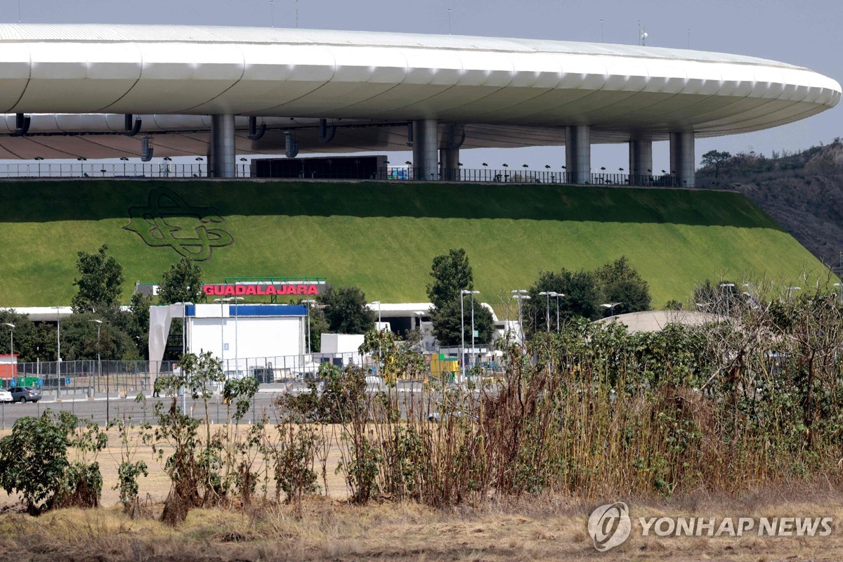 새 간판 단 과달라하라 스타디움