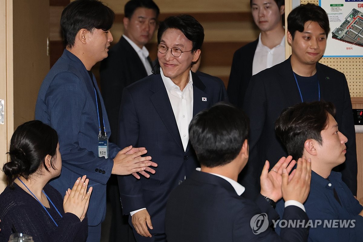 김대중정치학교 특강 나서는 김민석 총리