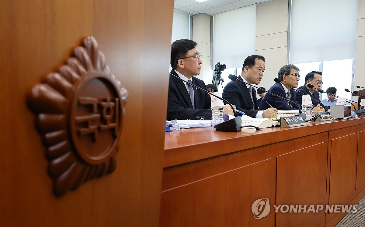 여야 질타 이어지는 선관위 국조특위