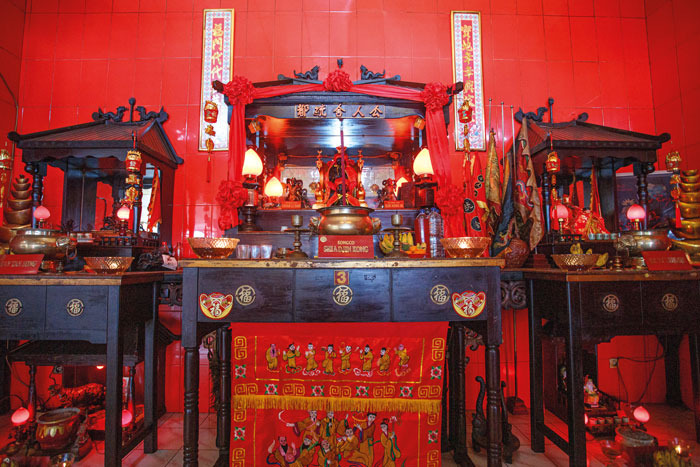 Bio Shia Jin Kong 사원 내의 화려한 세부 장식